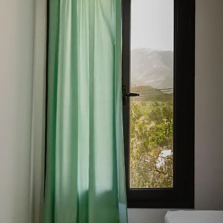 The Oasis Hotel Himarë